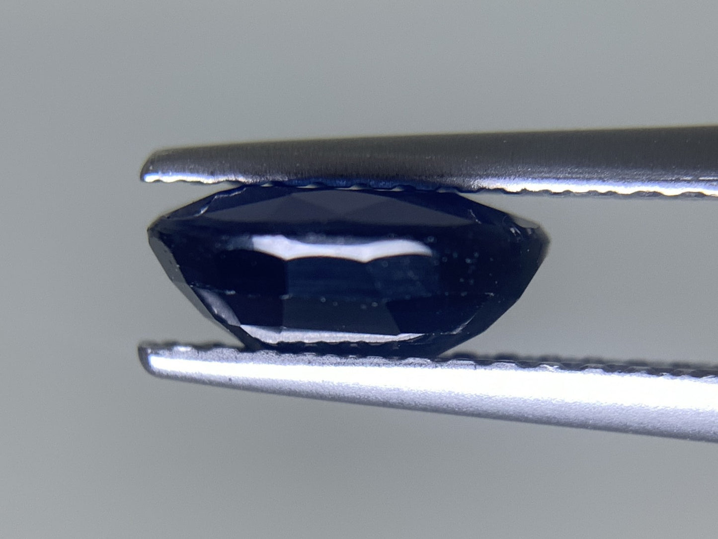 サファイア 天然  1.617ct  中央宝石ソーティング付き  8.03㎜×6.10㎜×3.44㎜  ルース（ 裸石 ） 5515Y