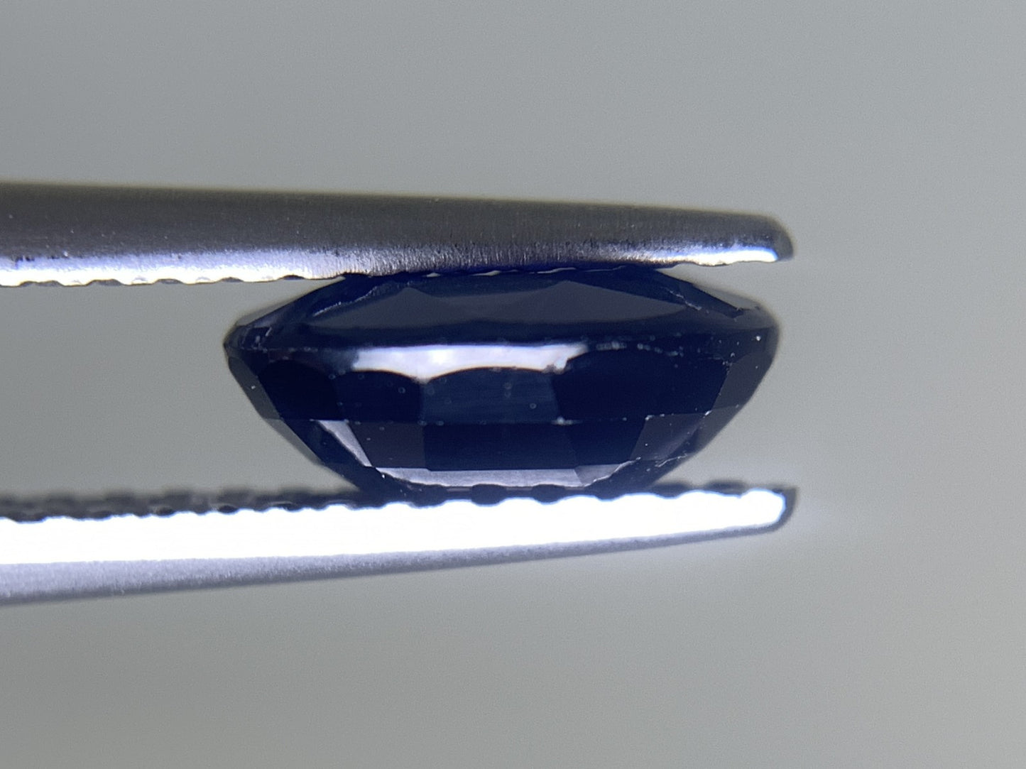 サファイア 天然  1.617ct  中央宝石ソーティング付き  8.03㎜×6.10㎜×3.44㎜  ルース（ 裸石 ） 5515Y