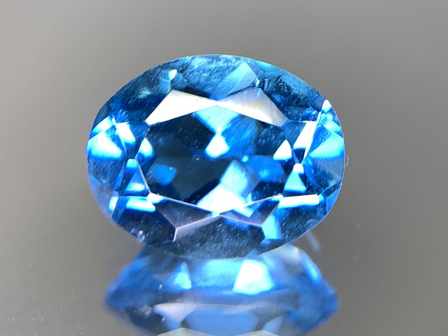 ブルートパーズ 3.624ct  宝石ソーティング付き  10.0㎜×7.9㎜×6.0㎜  天然 ルース（ 裸石 ） 5041Y