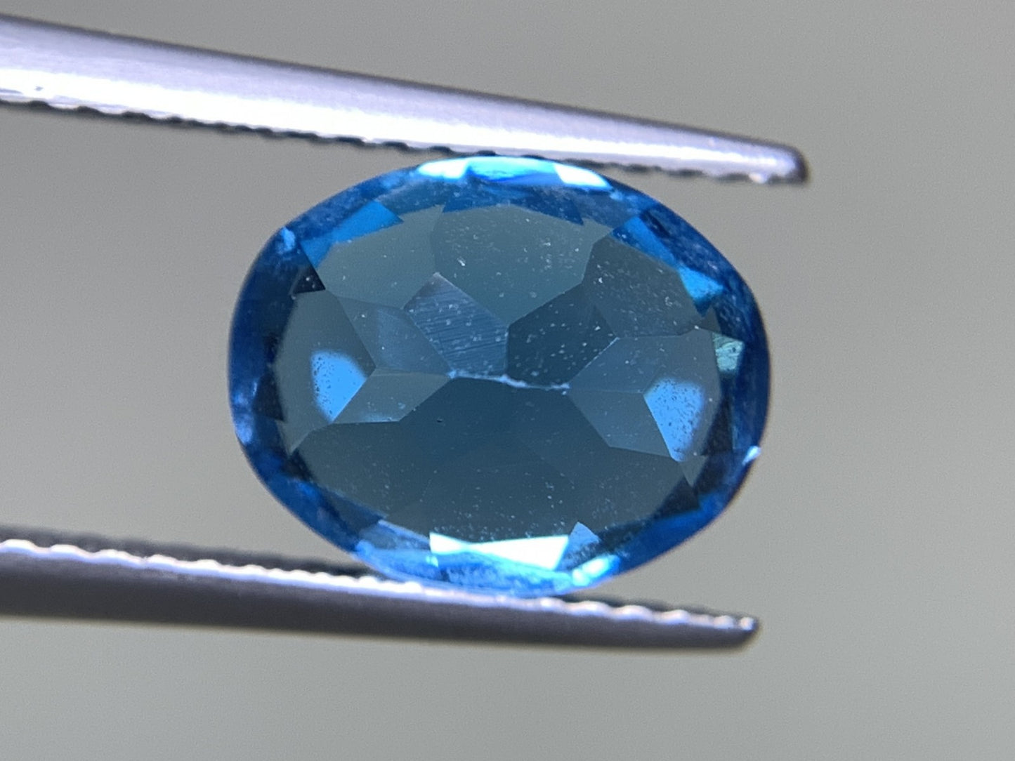 ブルートパーズ 3.624ct  宝石ソーティング付き  10.0㎜×7.9㎜×6.0㎜  天然 ルース（ 裸石 ） 5041Y
