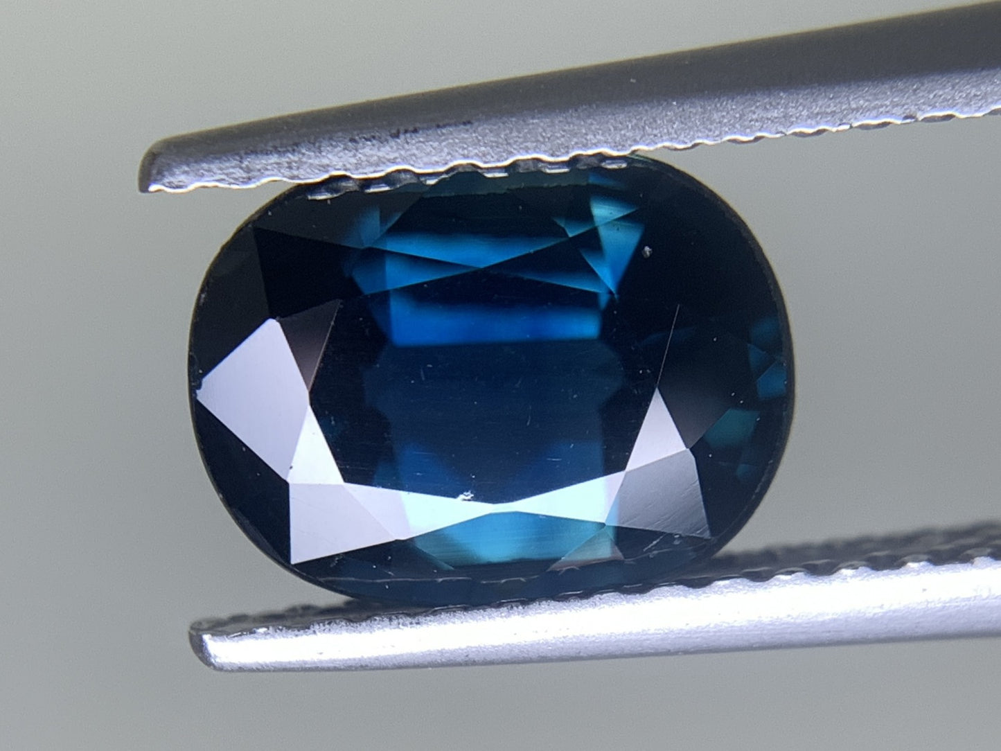 サファイア 天然 1.856ct 中央宝石ソーティング付き 8.37㎜×6.48㎜×3.69㎜ ルース（ 裸石 ） 5649Y