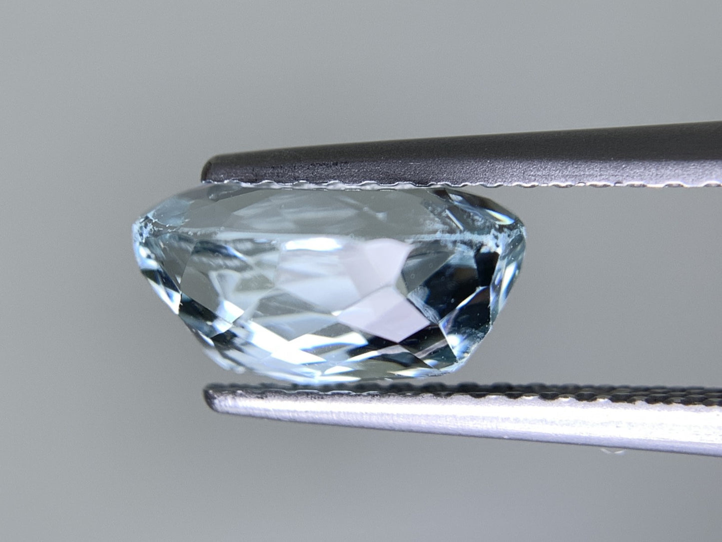 アクアマリン 天然 2.459ct 宝石ソーティング付き 10.1㎜×7.1㎜×5.1㎜ ルース（ 裸石 ） 6781Y