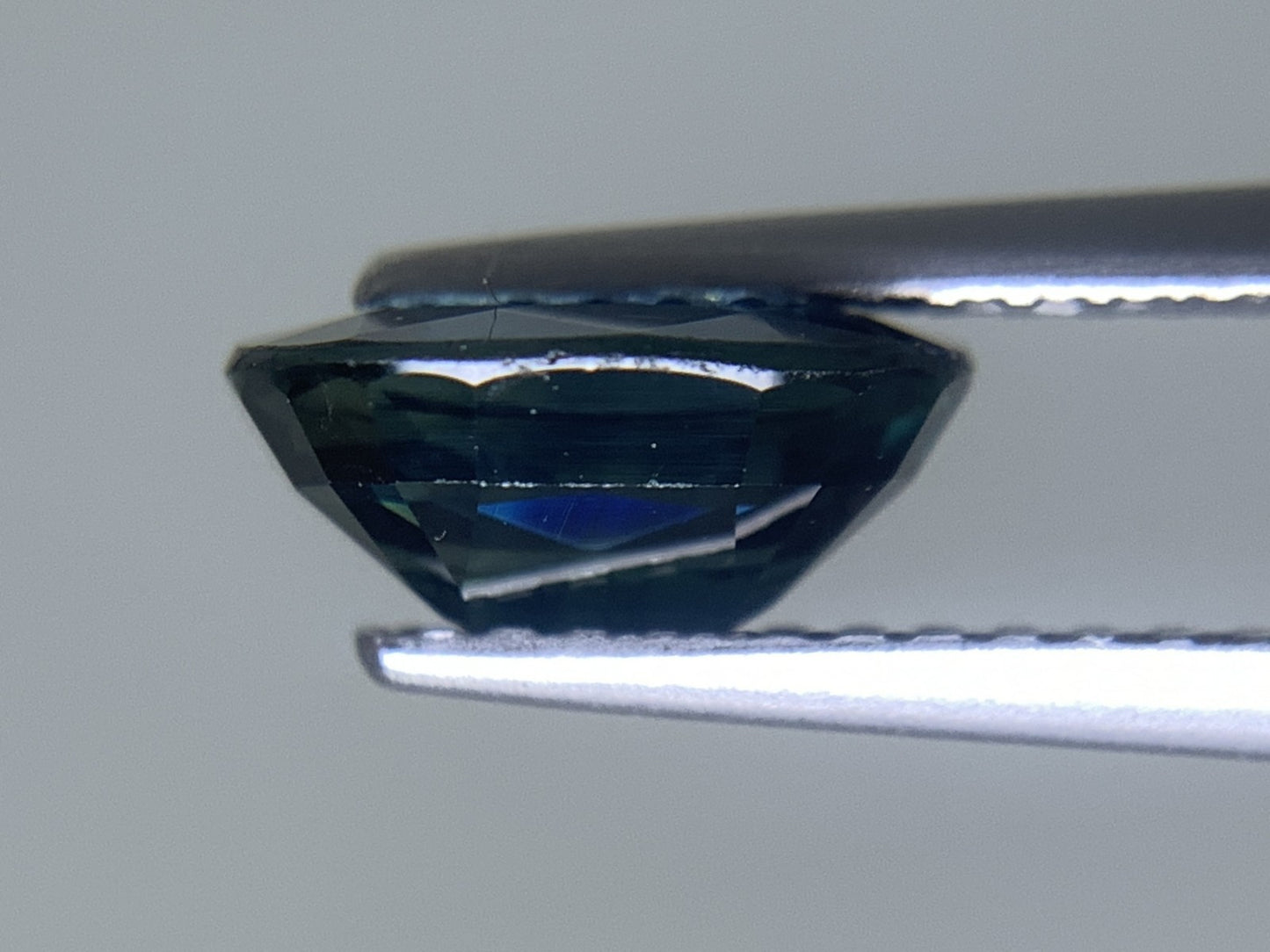 サファイア 天然 1.856ct 中央宝石ソーティング付き 8.37㎜×6.48㎜×3.69㎜ ルース（ 裸石 ） 5649Y