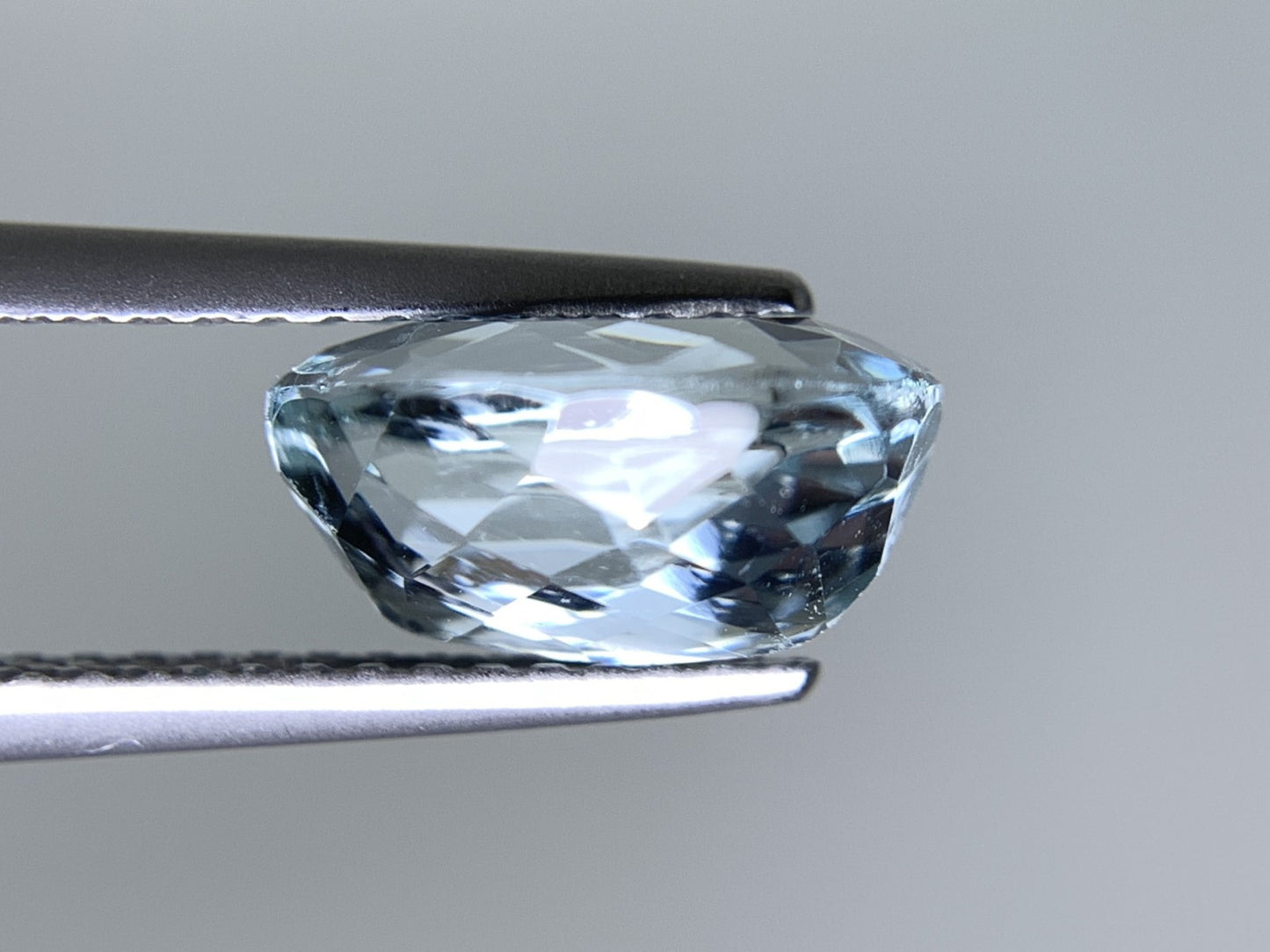 アクアマリン 天然 2.459ct 宝石ソーティング付き 10.1㎜×7.1㎜×5.1㎜ ルース（ 裸石 ） 6781Y