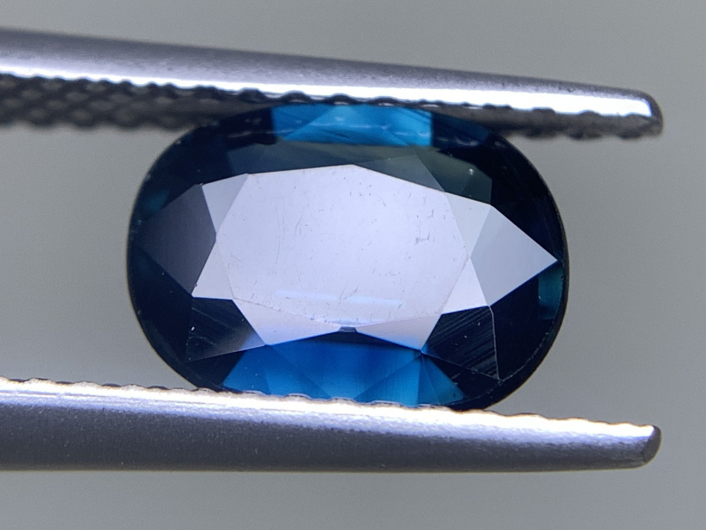 サファイア 天然 1.856ct 中央宝石ソーティング付き 8.37㎜×6.48㎜×3.69㎜ ルース（ 裸石 ） 5649Y