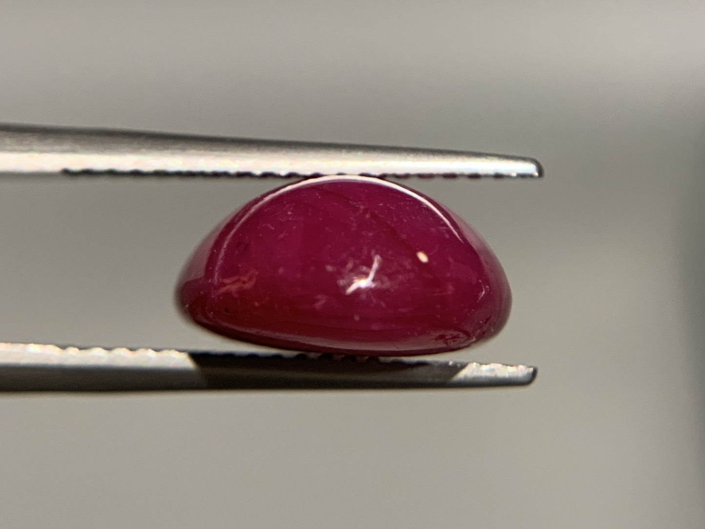 スタールビー 12.409ct 宝石ソーティング付き  14.8㎜×11.8㎜×6.3㎜  ルース（ 裸石 ） 3690Y