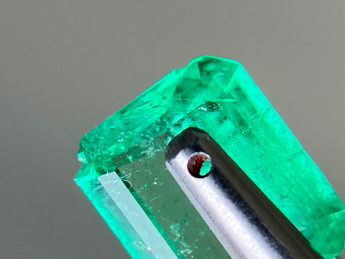 エメラルド 天然 1.084ct 中央宝石ソーティング付き 7.52㎜×6.24㎜×3.14㎜ ルース（ 裸石 ） 7226YY