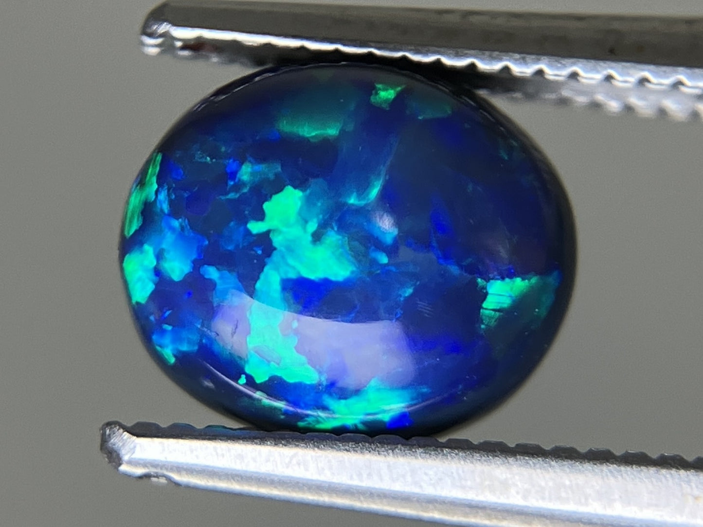 ブラックオパール 1.669ct 中央宝石ソーティング付き  8.1㎜×7.0㎜×4.9㎜  ルース（ 裸石 ） 4130YY