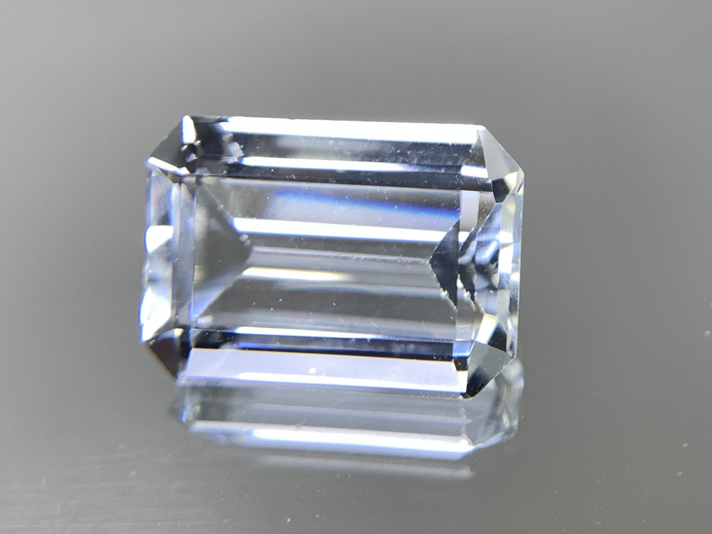 アクアマリン 5.897ct  宝石ソーティング付き  13.9㎜×10.0㎜×5.7㎜  ルース（ 裸石 ） 2702Y