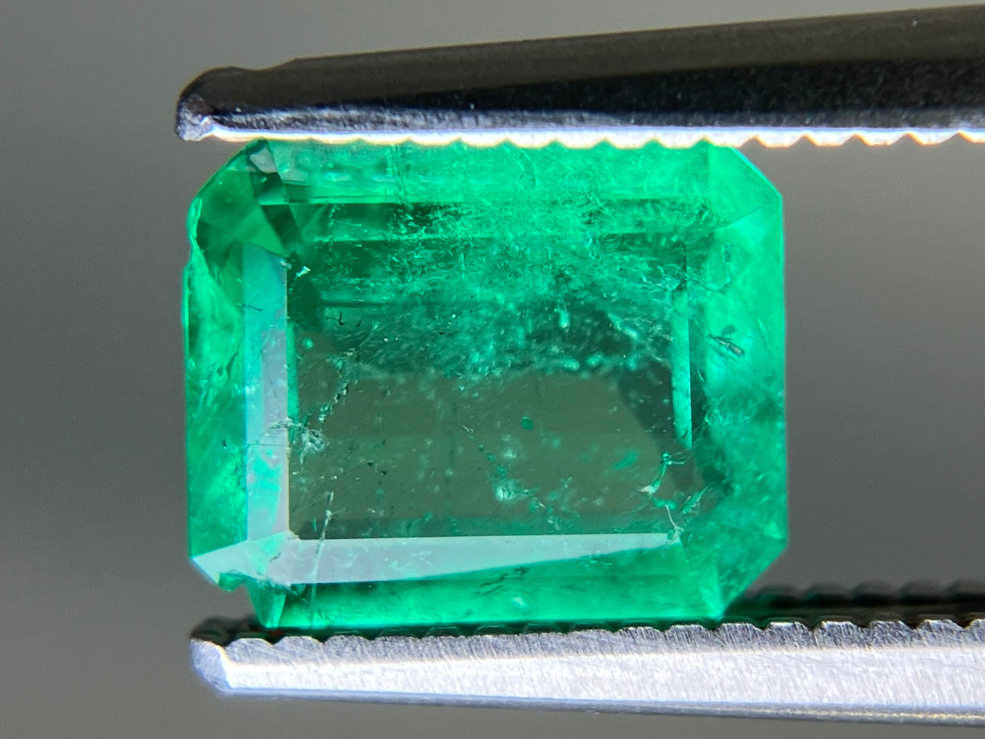エメラルド 天然 1.084ct 中央宝石ソーティング付き 7.52㎜×6.24㎜×3.14㎜ ルース（ 裸石 ） 7226YY
