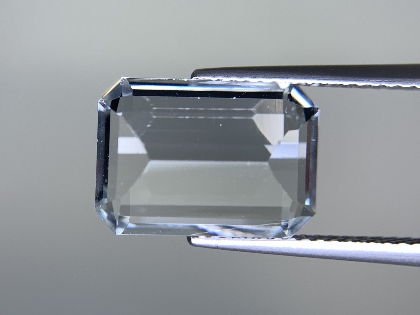 アクアマリン 5.897ct  宝石ソーティング付き  13.9㎜×10.0㎜×5.7㎜  ルース（ 裸石 ） 2702Y
