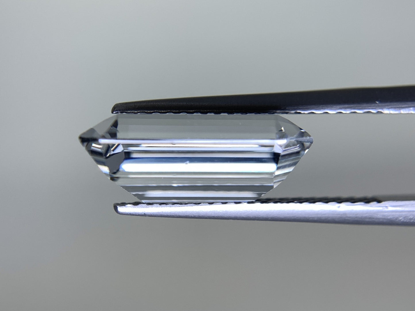 アクアマリン 5.897ct  宝石ソーティング付き  13.9㎜×10.0㎜×5.7㎜  ルース（ 裸石 ） 2702Y