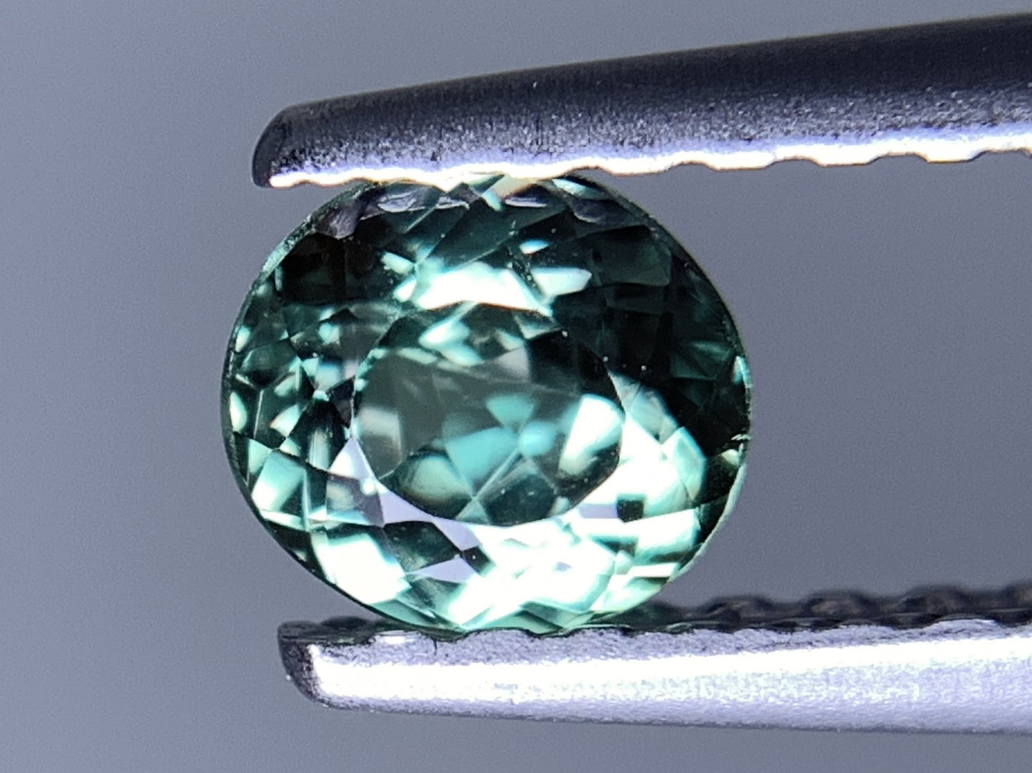 アレキサンドライト 天然 0.396ct 中央宝石ソーティング付き 4.48㎜×4.07㎜×2.72㎜ ルース（ 裸石 ） 6680Y