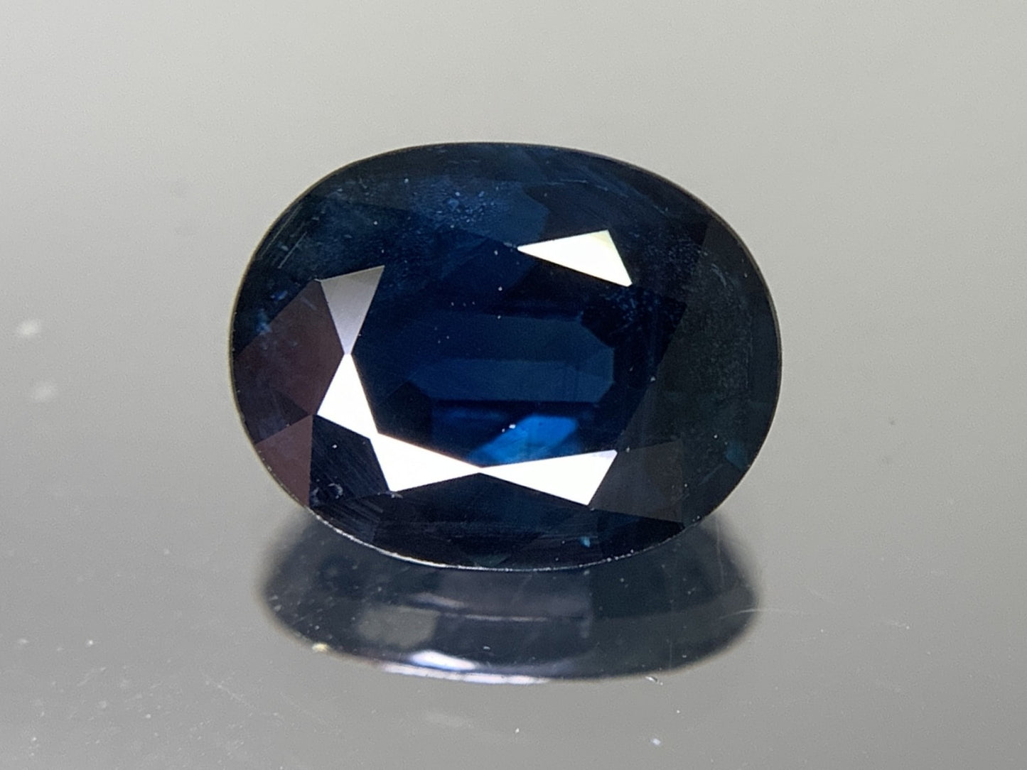 サファイア 2.277ct 宝石ソーティング付き  9.1㎜×6.9㎜×3.7㎜  ルース（ 裸石 ） 2093Y