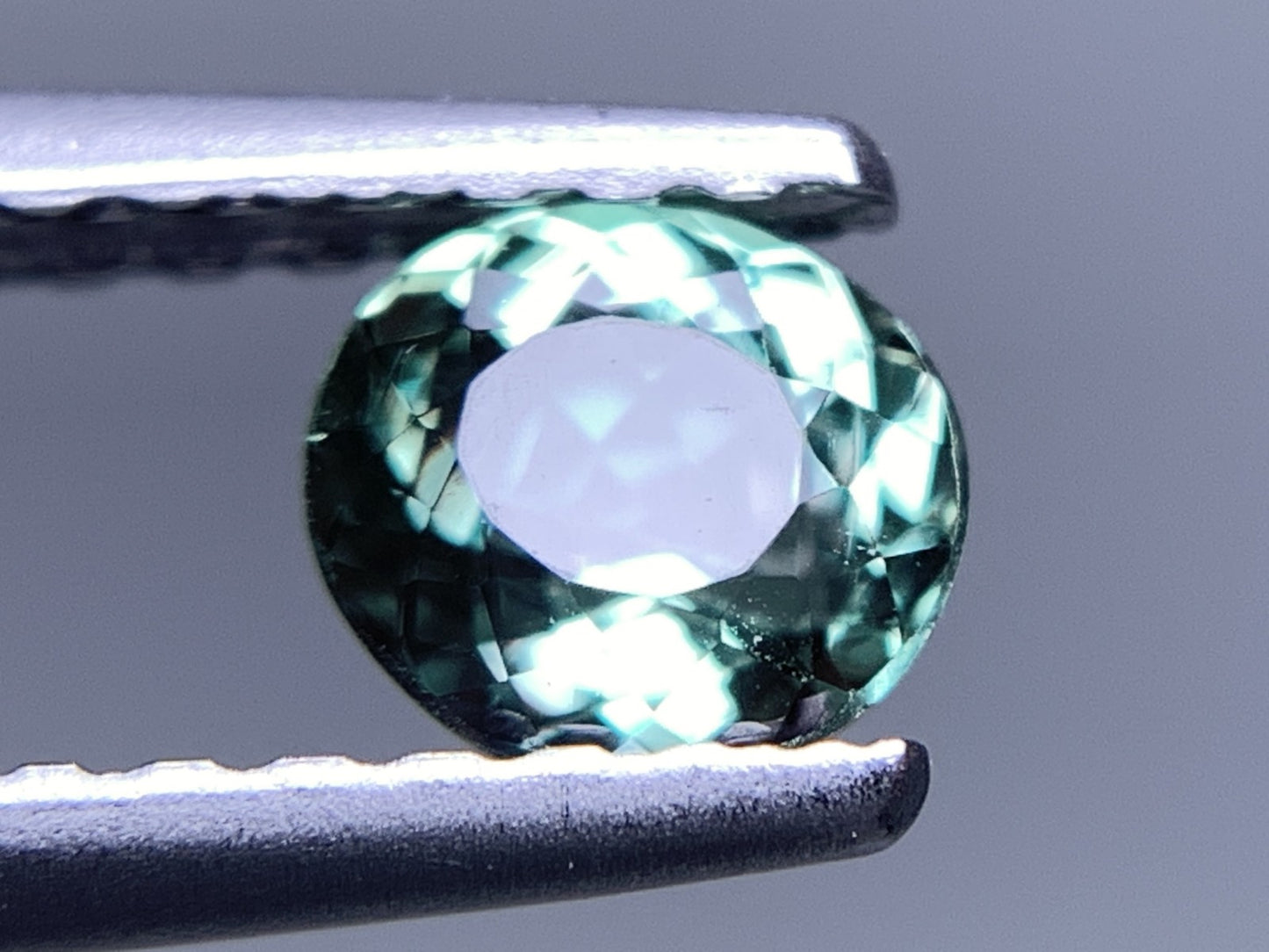 アレキサンドライト 天然 0.396ct 中央宝石ソーティング付き 4.48㎜×4.07㎜×2.72㎜ ルース（ 裸石 ） 6680Y