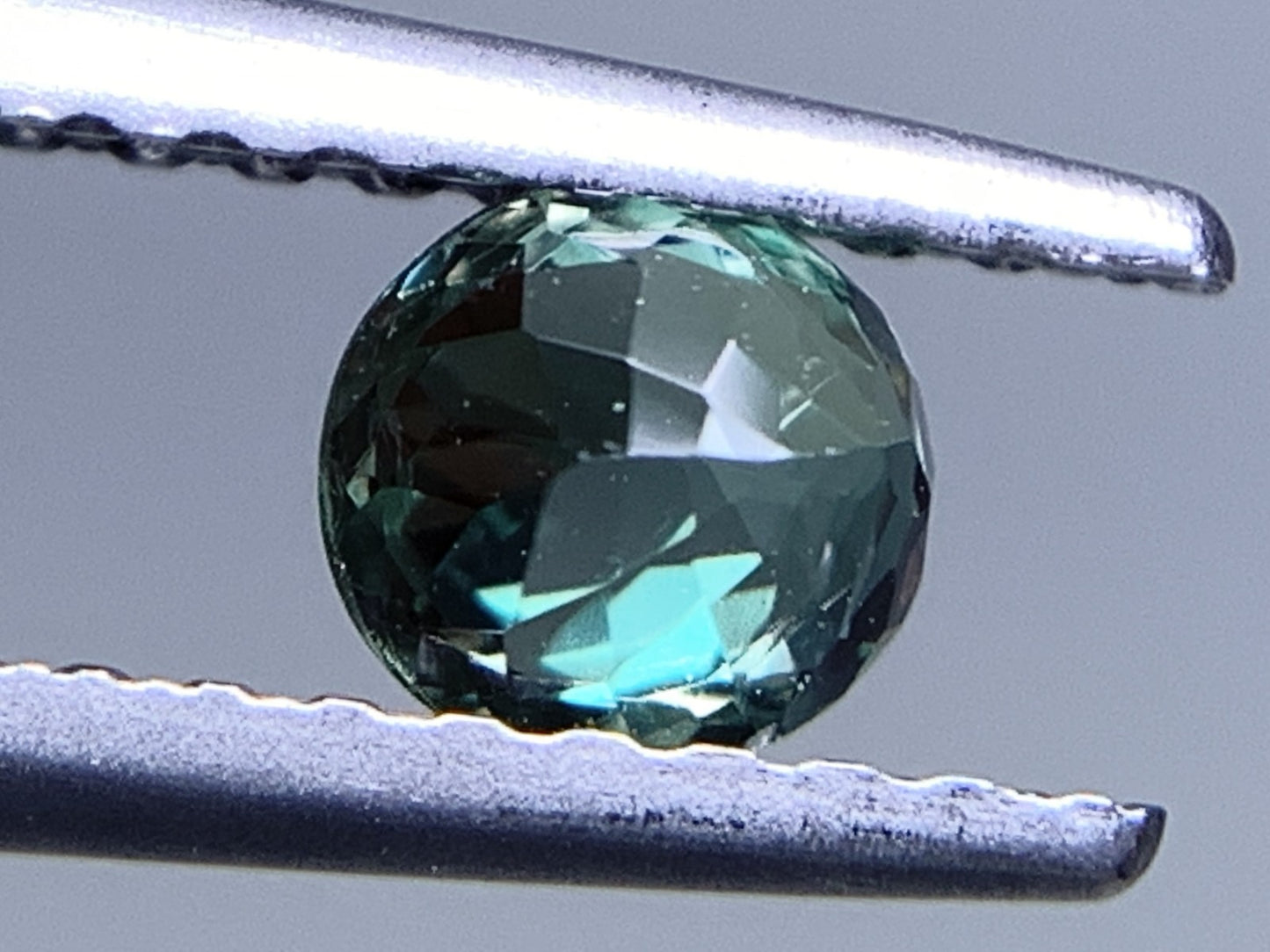 アレキサンドライト 天然 0.396ct 中央宝石ソーティング付き 4.48㎜×4.07㎜×2.72㎜ ルース（ 裸石 ） 6680Y