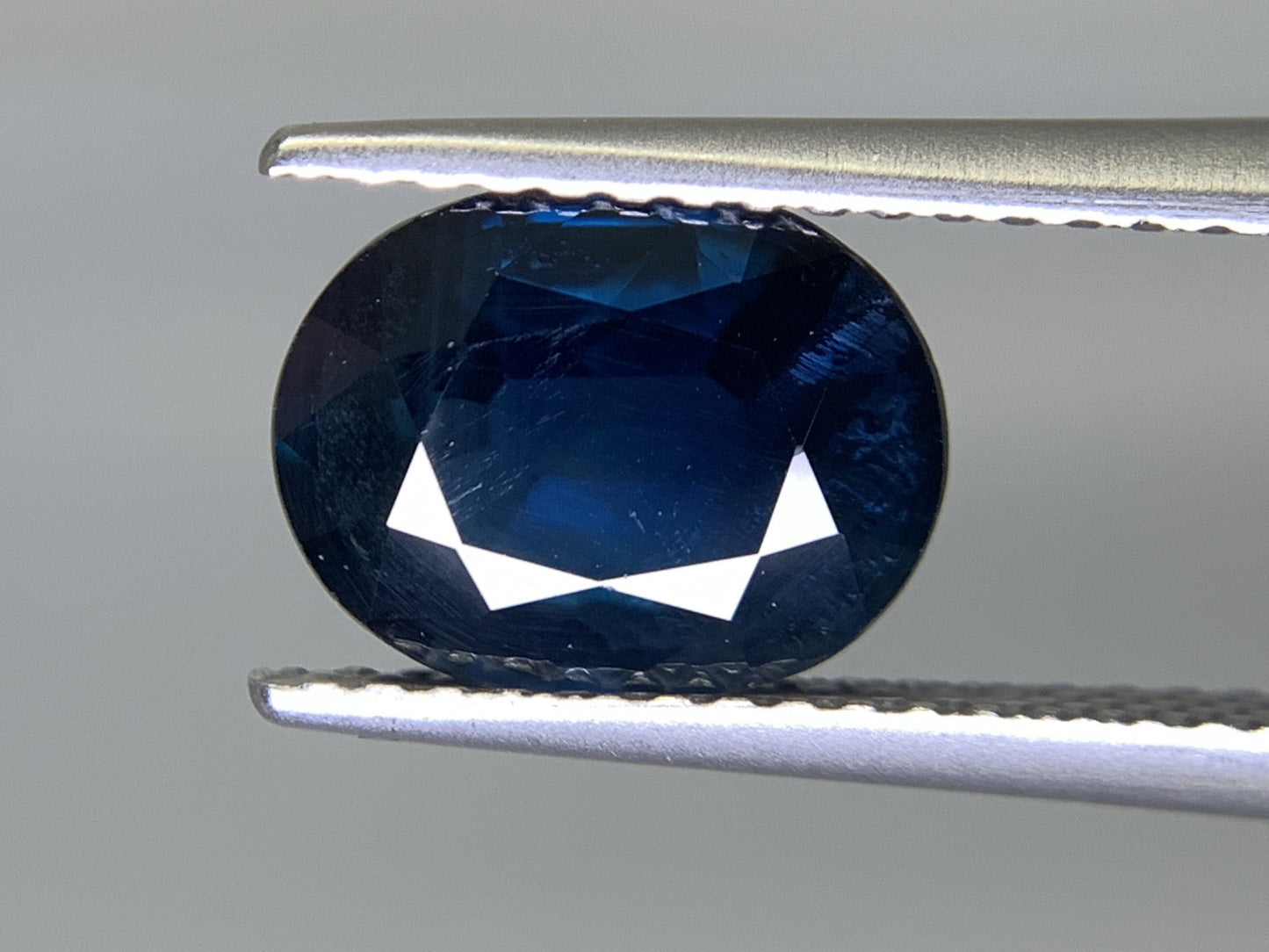 サファイア 2.277ct 宝石ソーティング付き  9.1㎜×6.9㎜×3.7㎜  ルース（ 裸石 ） 2093Y