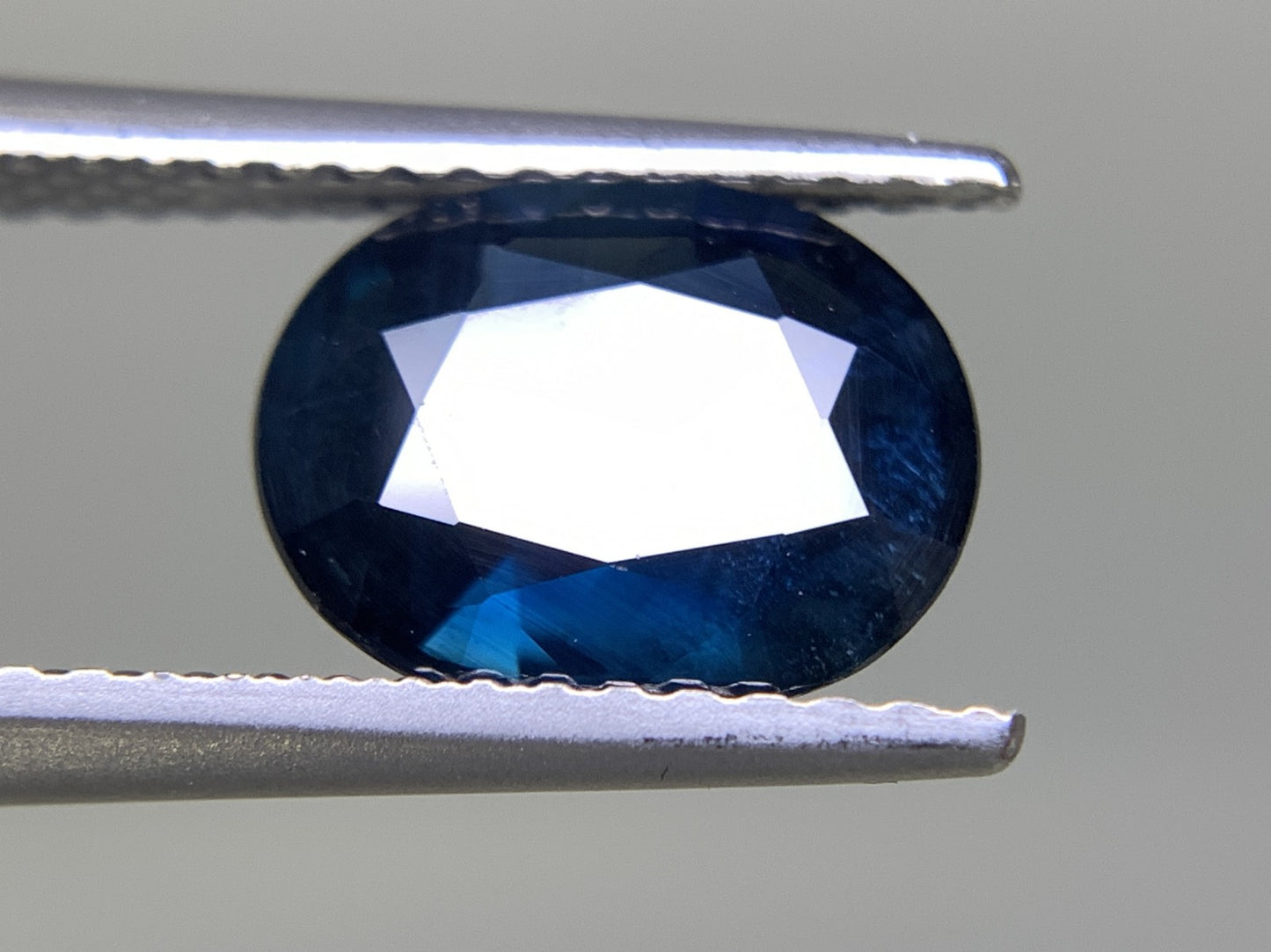 サファイア 2.277ct 宝石ソーティング付き  9.1㎜×6.9㎜×3.7㎜  ルース（ 裸石 ） 2093Y