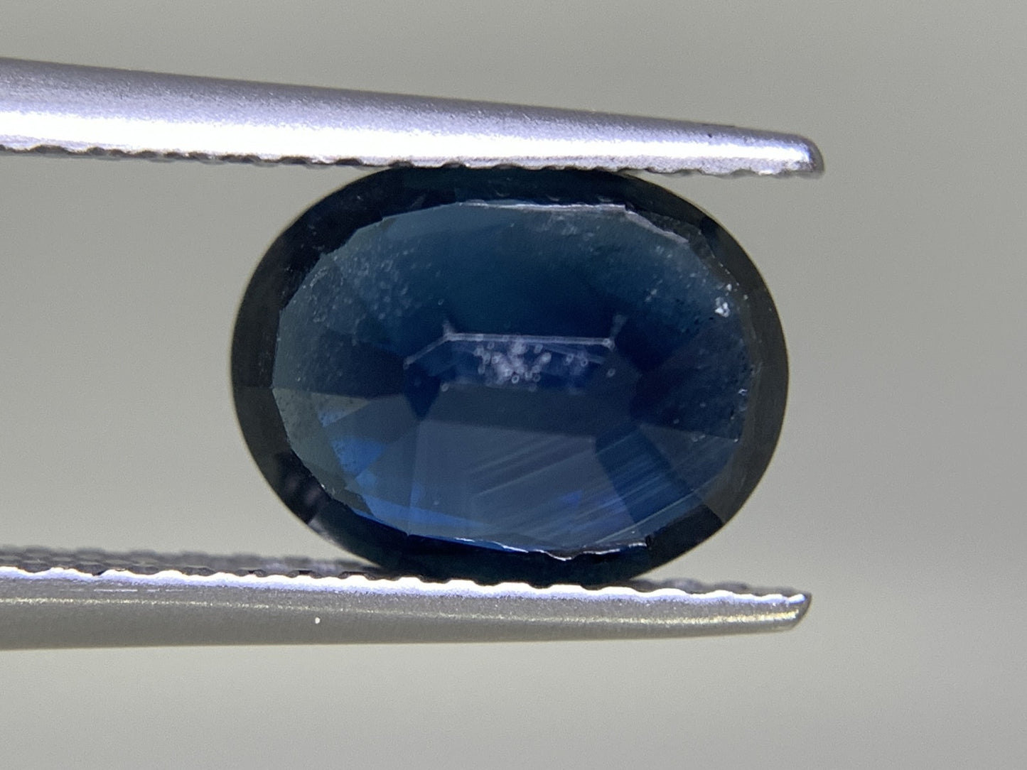 サファイア 2.277ct 宝石ソーティング付き  9.1㎜×6.9㎜×3.7㎜  ルース（ 裸石 ） 2093Y