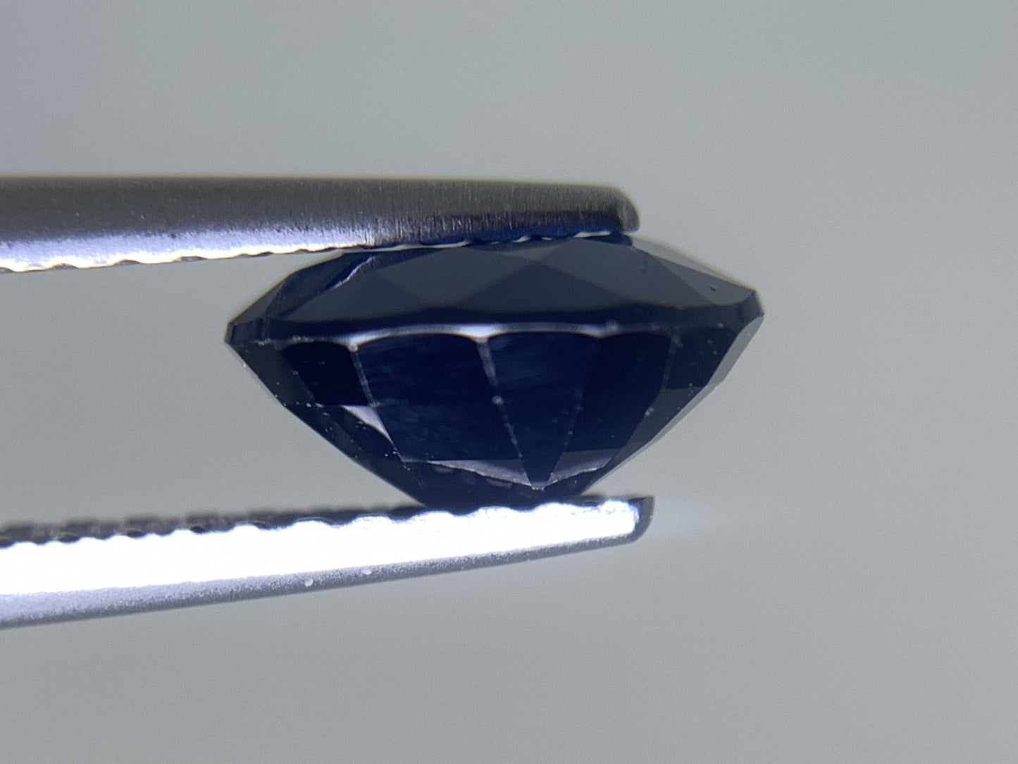 サファイア 天然 1.491ct 中央宝石ソーティング付き 7.72㎜×5.97㎜×3.87㎜ ルース（ 裸石 ） 5644Y