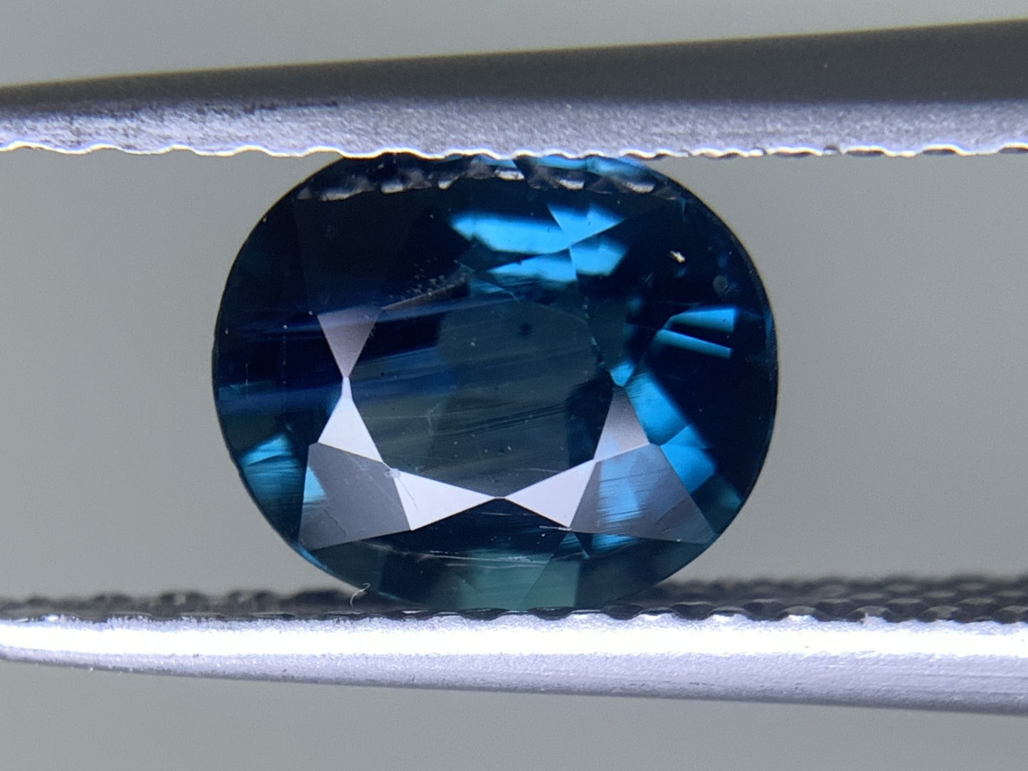 サファイア 天然  1.288ct  中央宝石ソーティング付き  6.94㎜×5.98㎜×3.76㎜  ルース（ 裸石 ） 5656Y