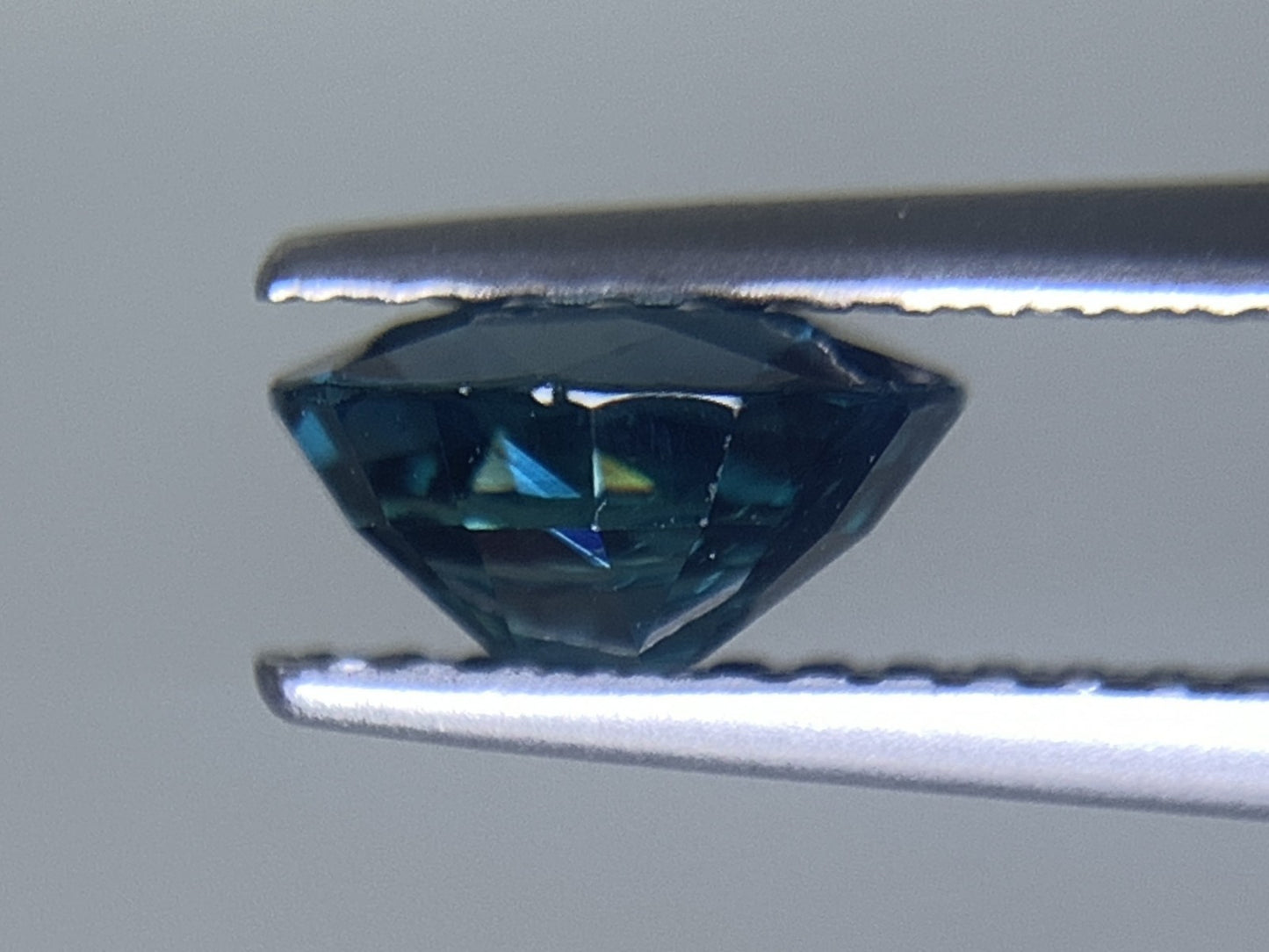 サファイア 天然  1.288ct  中央宝石ソーティング付き  6.94㎜×5.98㎜×3.76㎜  ルース（ 裸石 ） 5656Y