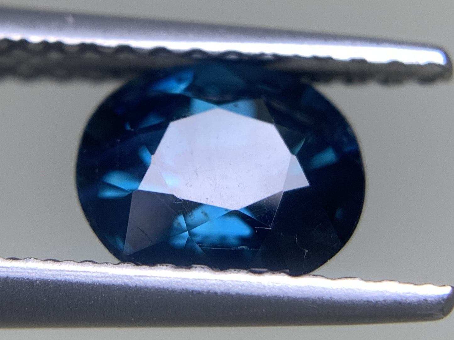 サファイア 天然  1.288ct  中央宝石ソーティング付き  6.94㎜×5.98㎜×3.76㎜  ルース（ 裸石 ） 5656Y