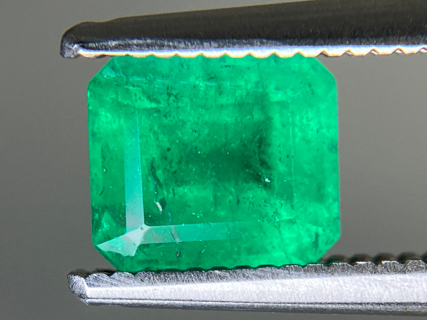 エメラルド 天然 0.998ct 中央宝石ソーティング付き 6.30㎜×5.45㎜×4.27㎜ ルース（ 裸石 ） 7247YY
