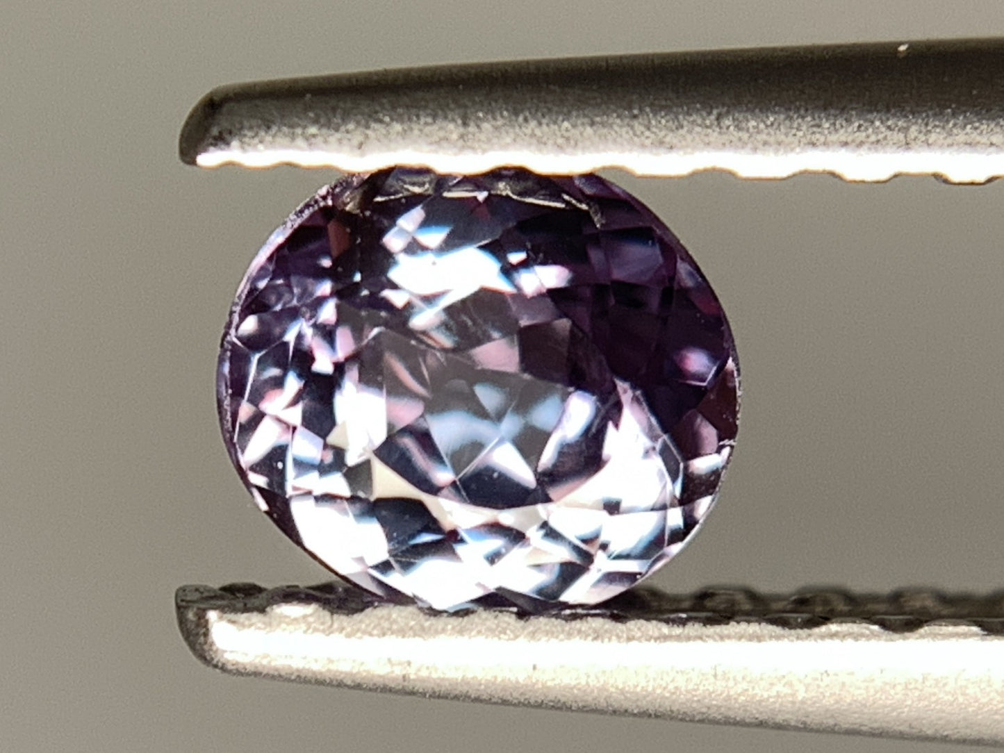 アレキサンドライト 天然 0.396ct 中央宝石ソーティング付き 4.48㎜×4.07㎜×2.72㎜ ルース（ 裸石 ） 6680Y