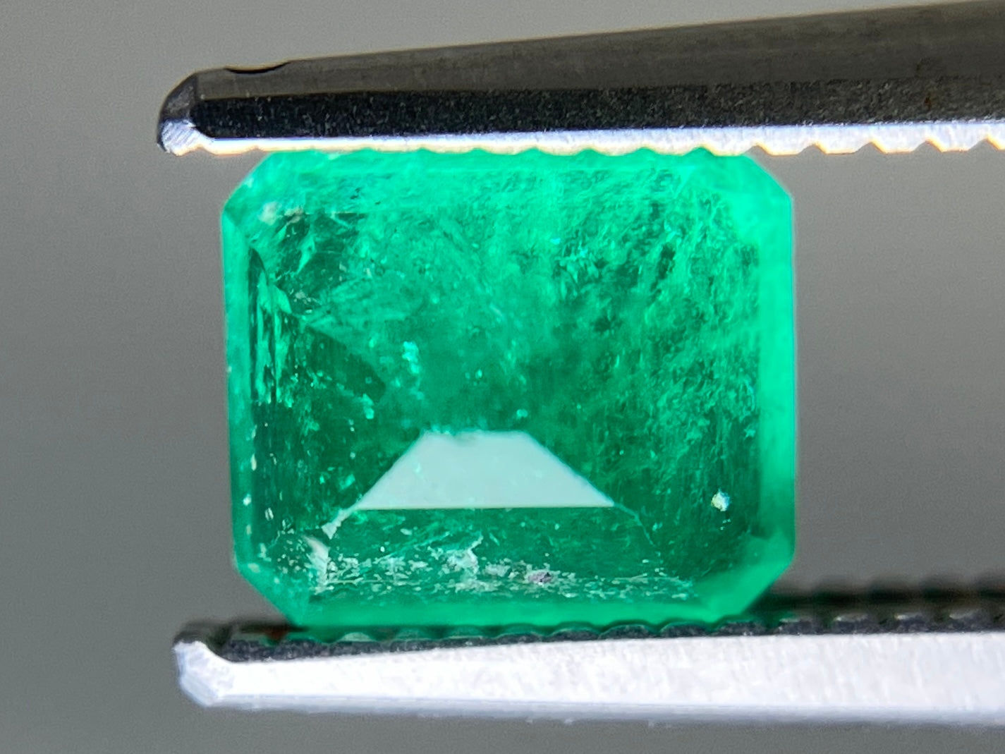 エメラルド 天然 0.998ct 中央宝石ソーティング付き 6.30㎜×5.45㎜×4.27㎜ ルース（ 裸石 ） 7247YY