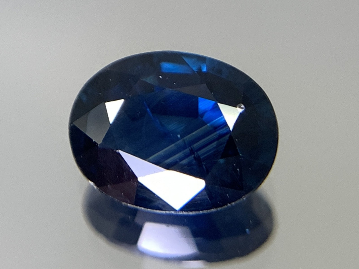 サファイア 天然  1.491ct  中央宝石ソーティング付き  8.19㎜×6.28㎜×3.12㎜  ルース（ 裸石 ） 5679Y