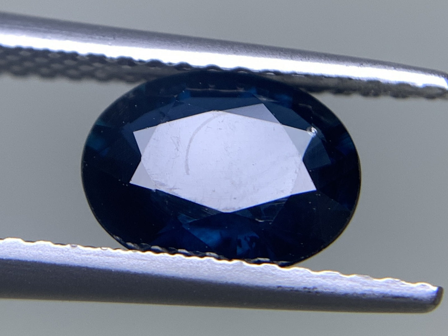 サファイア 天然  1.491ct  中央宝石ソーティング付き  8.19㎜×6.28㎜×3.12㎜  ルース（ 裸石 ） 5679Y