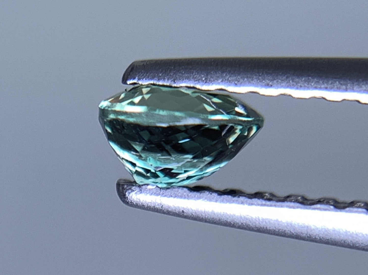 アレキサンドライト 天然 0.396ct 中央宝石ソーティング付き 4.48㎜×4.07㎜×2.72㎜ ルース（ 裸石 ） 6680Y