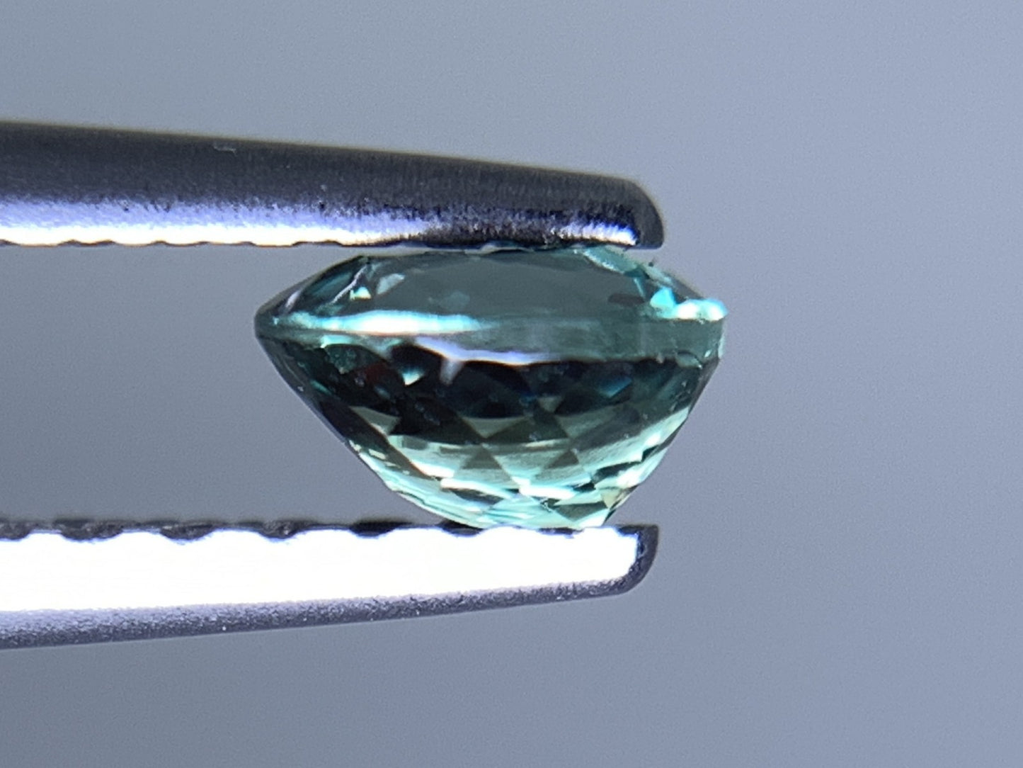 アレキサンドライト 天然 0.396ct 中央宝石ソーティング付き 4.48㎜×4.07㎜×2.72㎜ ルース（ 裸石 ） 6680Y