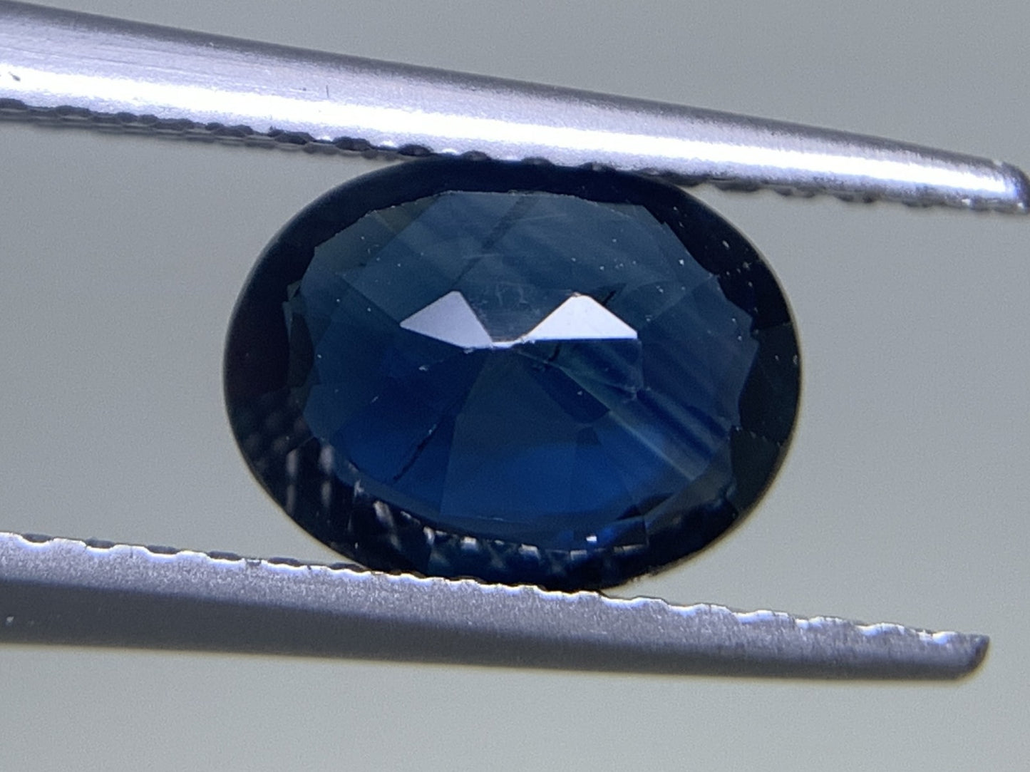 サファイア 天然  1.491ct  中央宝石ソーティング付き  8.19㎜×6.28㎜×3.12㎜  ルース（ 裸石 ） 5679Y