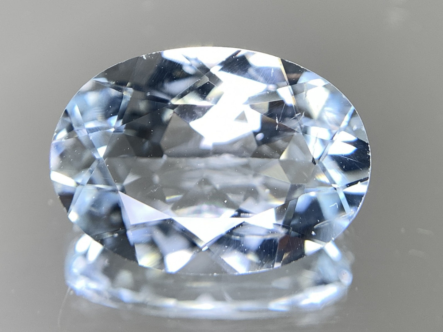 アクアマリン 4.519ct  宝石ソーティング付き  14.0㎜×10.1㎜×5.7㎜  ルース（ 裸石 ） 2697Y