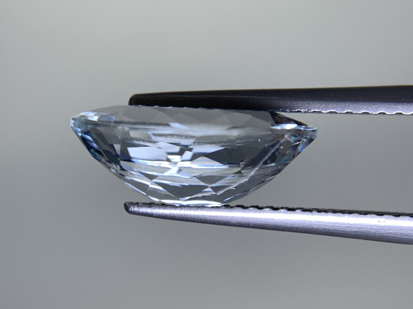 アクアマリン 4.519ct  宝石ソーティング付き  14.0㎜×10.1㎜×5.7㎜  ルース（ 裸石 ） 2697Y