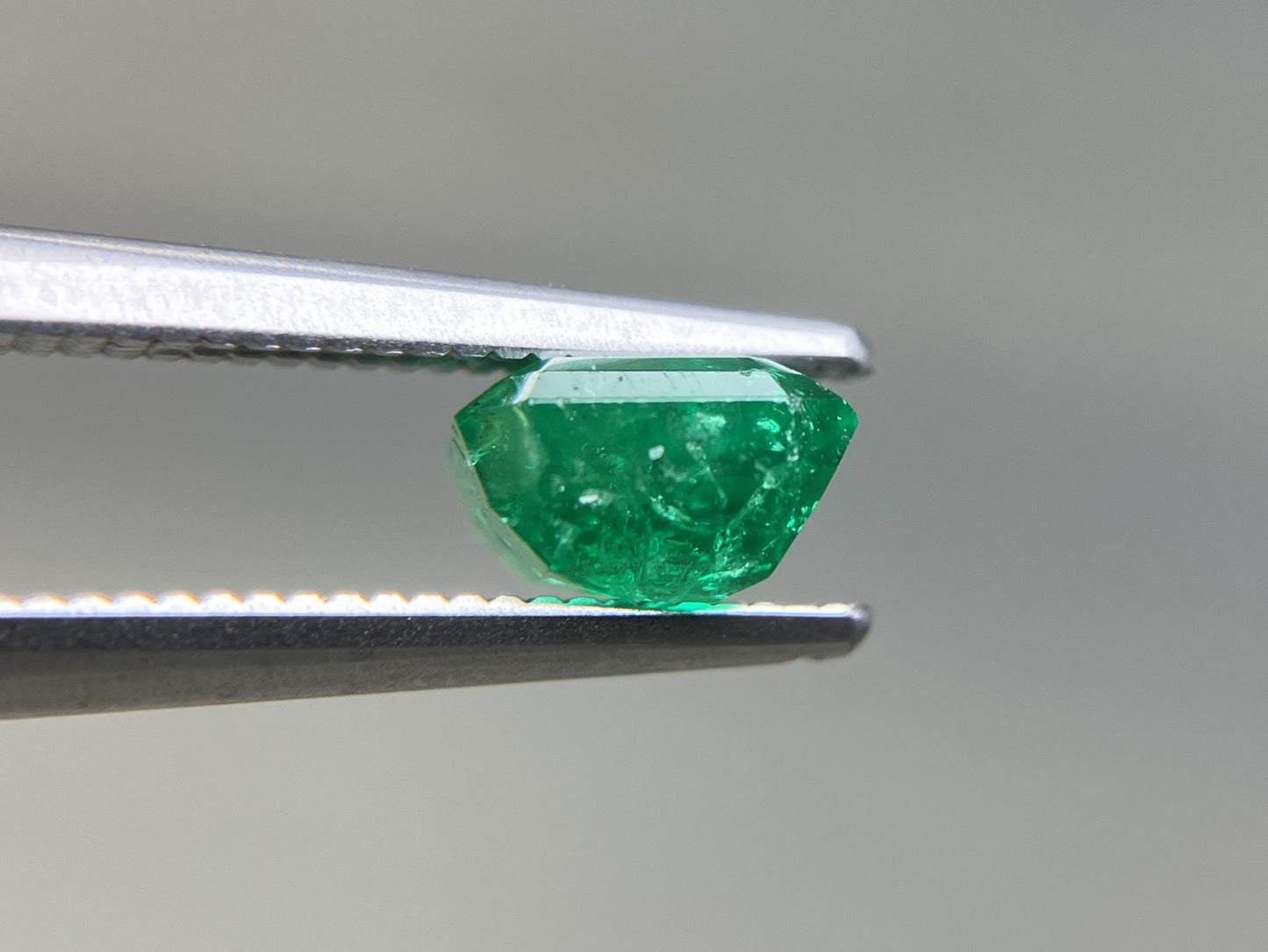 エメラルド 天然 1.229ct 中央宝石ソーティング付き 6.33㎜×6.24㎜×3.79㎜ ルース（ 裸石 ） 7182YY