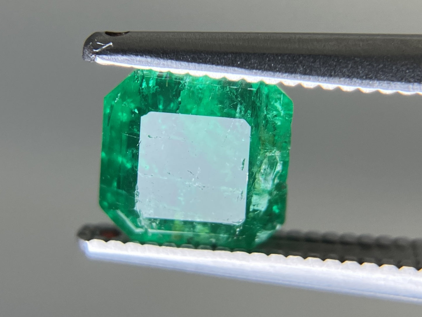 エメラルド 天然 1.229ct 中央宝石ソーティング付き 6.33㎜×6.24㎜×3.79㎜ ルース（ 裸石 ） 7182YY