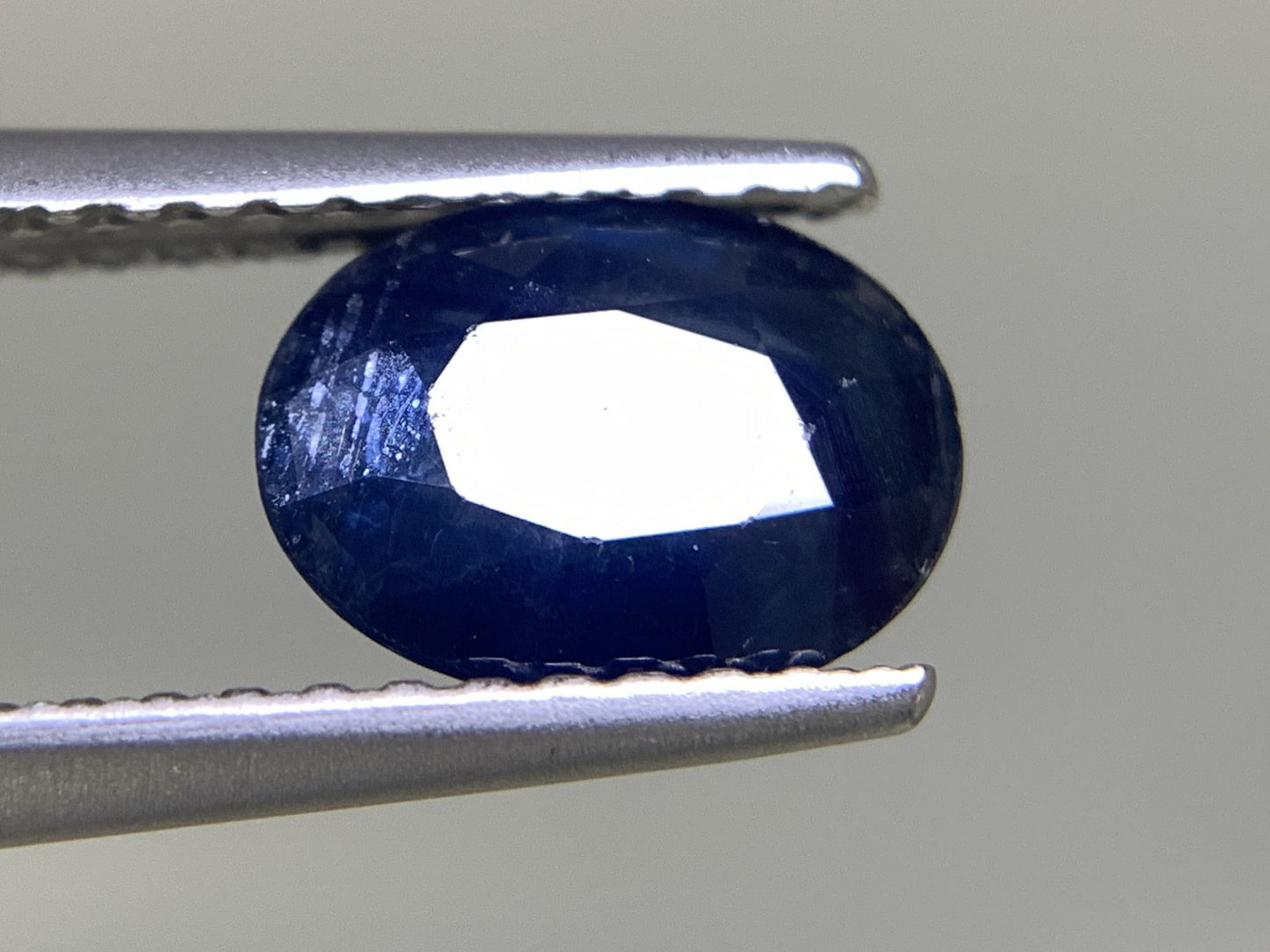 サファイア 1.530ct 宝石ソーティング付き  7.8㎜×5.8㎜×3.4㎜  ルース（ 裸石 ） 2413Y