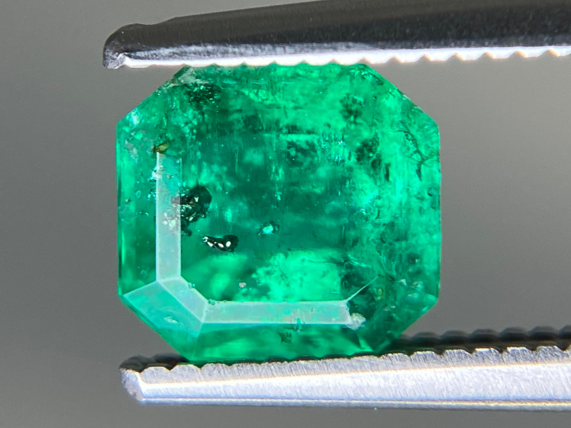 エメラルド 天然 1.184ct 中央宝石ソーティング付き 6.57㎜×6.07㎜×4.49㎜ ルース（ 裸石 ） 7183YY