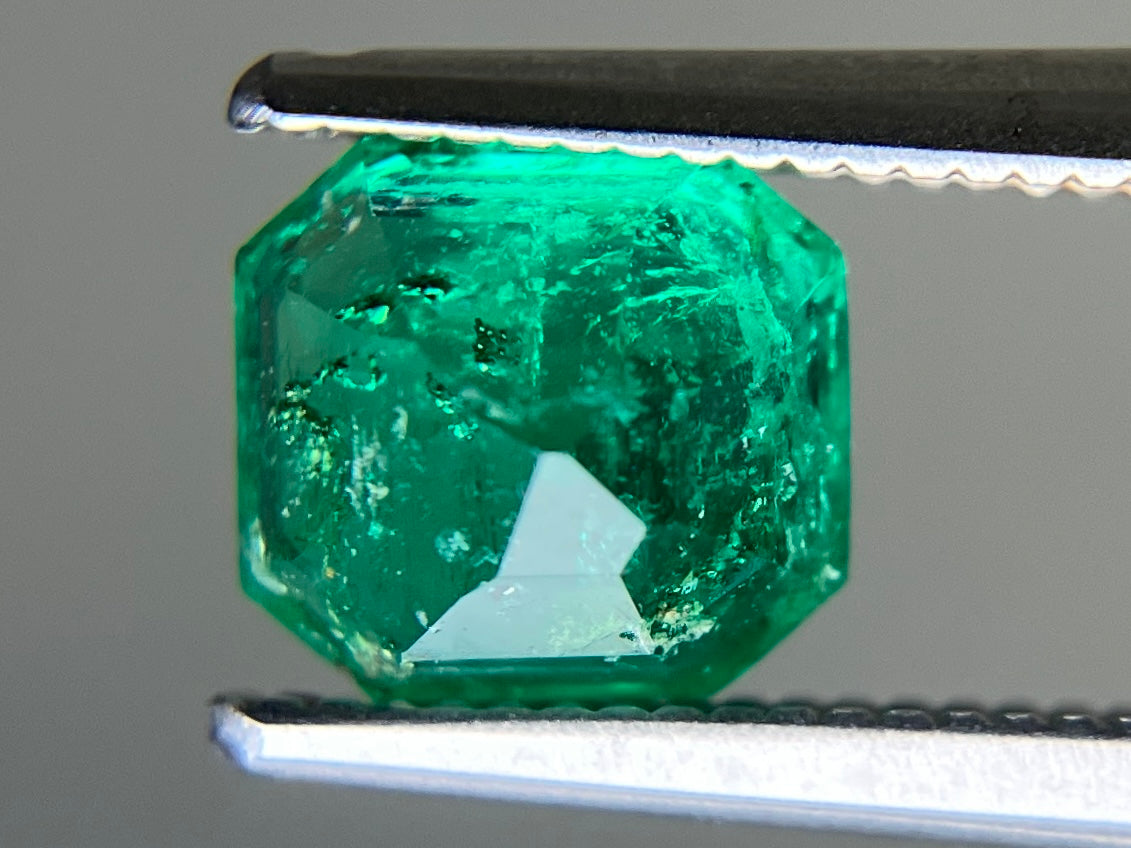 エメラルド 天然 1.184ct 中央宝石ソーティング付き 6.57㎜×6.07㎜×4.49㎜ ルース（ 裸石 ） 7183YY