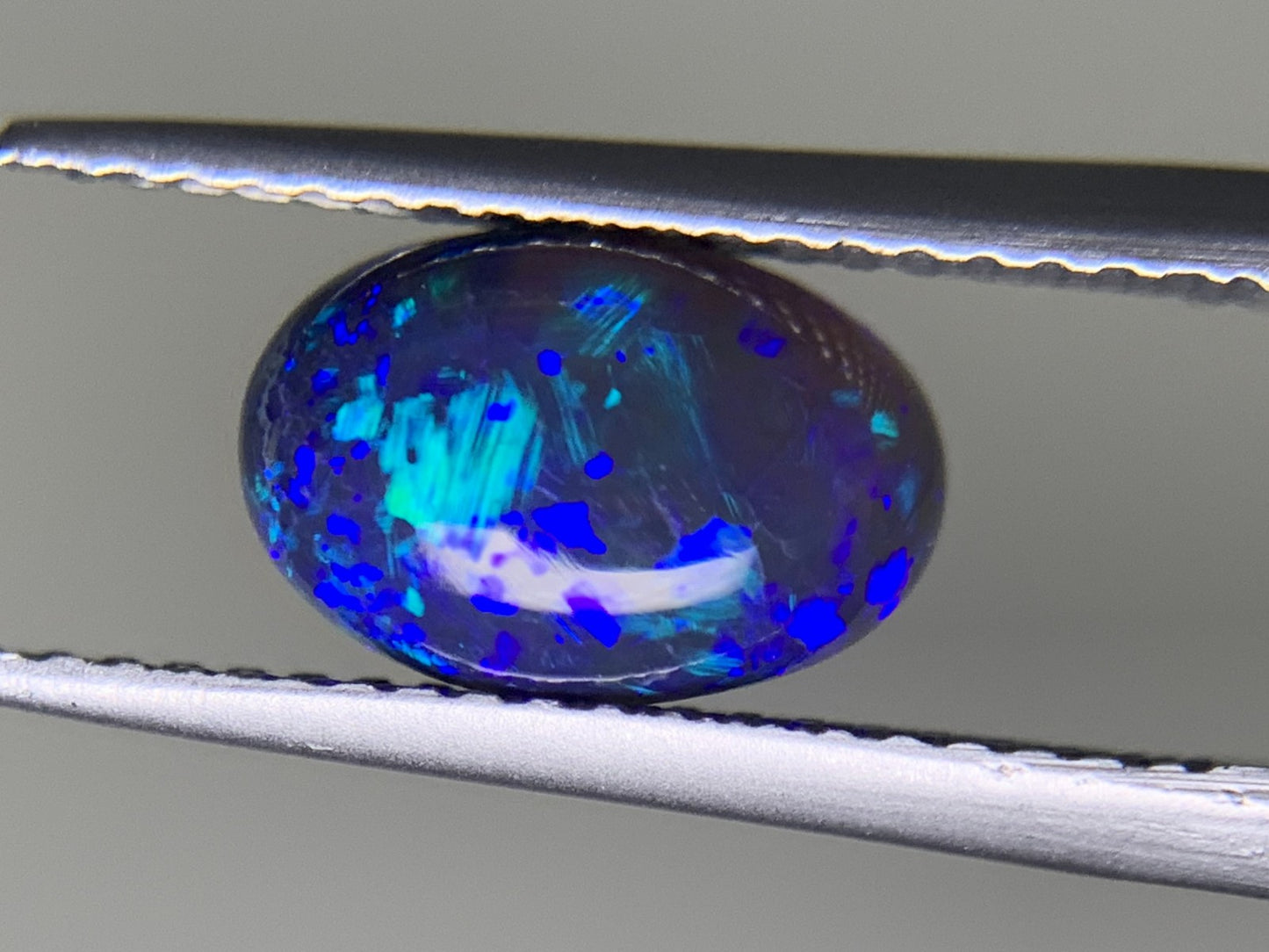 ブラックオパール 1.57ct  宝石ソーティング付き  9.5㎜×6.4㎜×4.2㎜  ルース（ 裸石 ） 1960Y