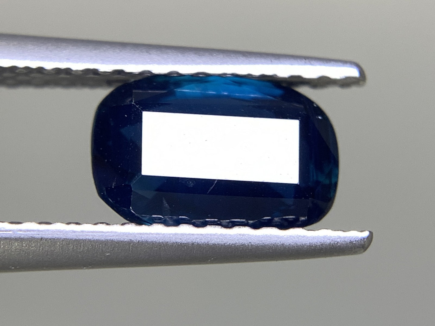 サファイア 1.398ct 宝石ソーティング付き  7.7㎜×5.2㎜×3.1㎜  ルース（ 裸石 ） 1882Y