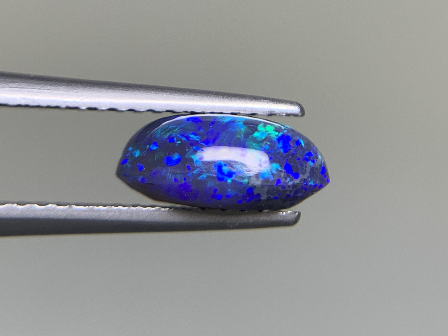 ブラックオパール 1.57ct  宝石ソーティング付き  9.5㎜×6.4㎜×4.2㎜  ルース（ 裸石 ） 1960Y