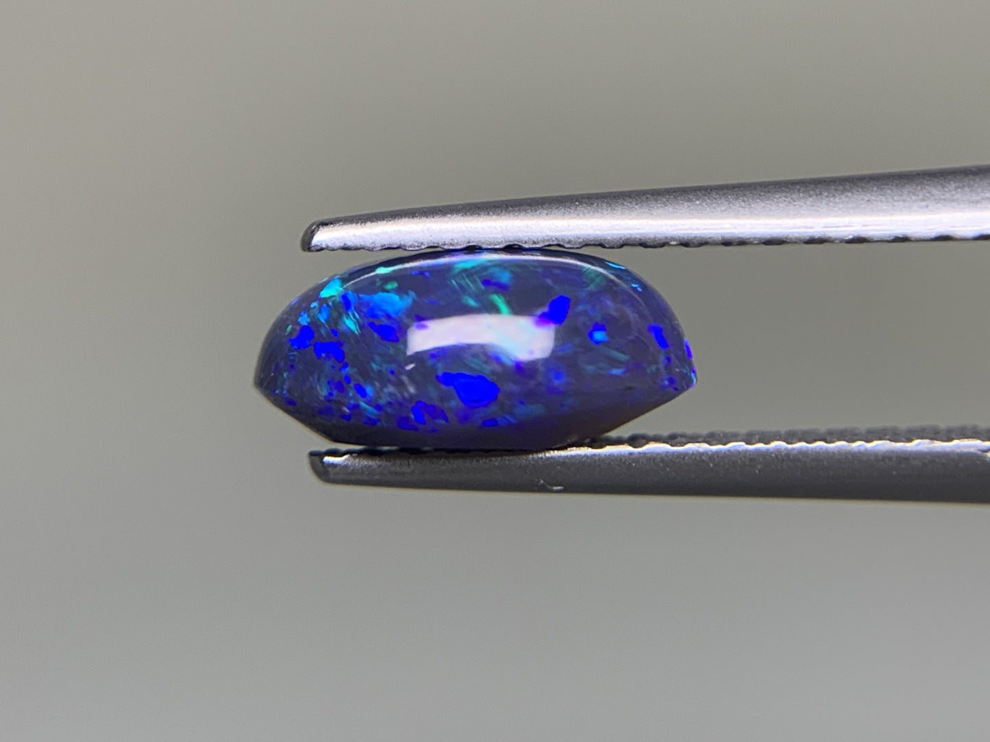 ブラックオパール 1.57ct  宝石ソーティング付き  9.5㎜×6.4㎜×4.2㎜  ルース（ 裸石 ） 1960Y