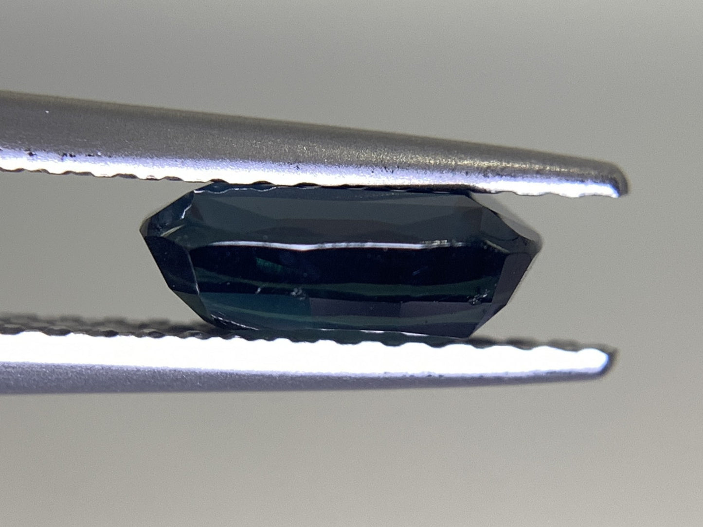 サファイア 1.398ct 宝石ソーティング付き  7.7㎜×5.2㎜×3.1㎜  ルース（ 裸石 ） 1882Y