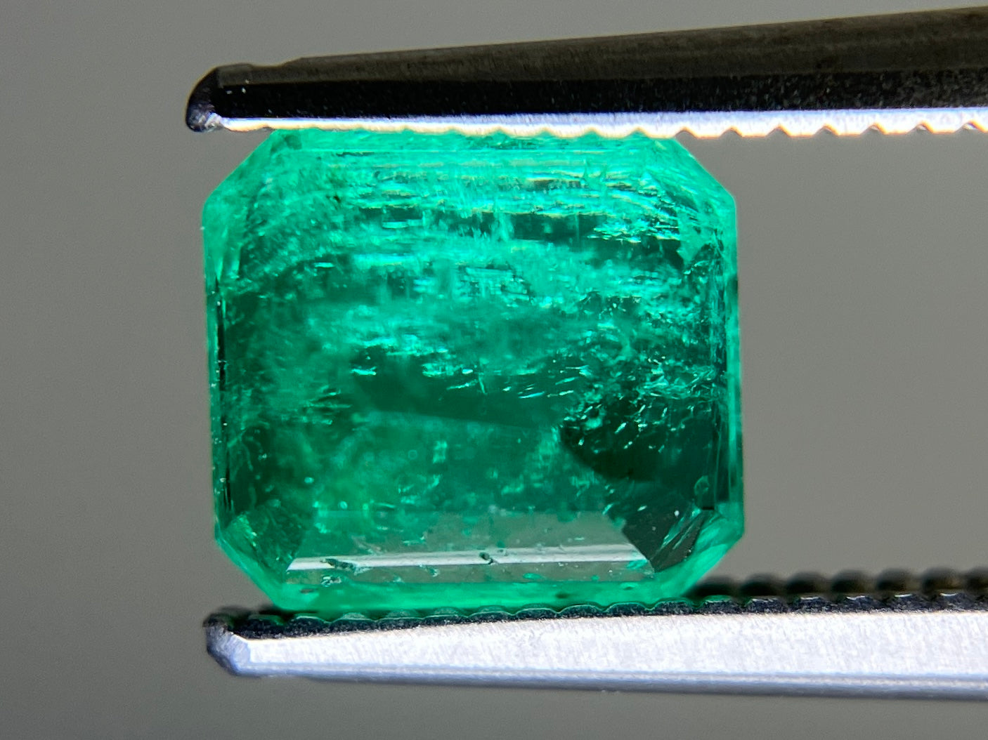 エメラルド 天然 1.533ct 中央宝石ソーティング付き 7.04㎜×6.43㎜×4.88㎜ ルース（ 裸石 ） 7157YY