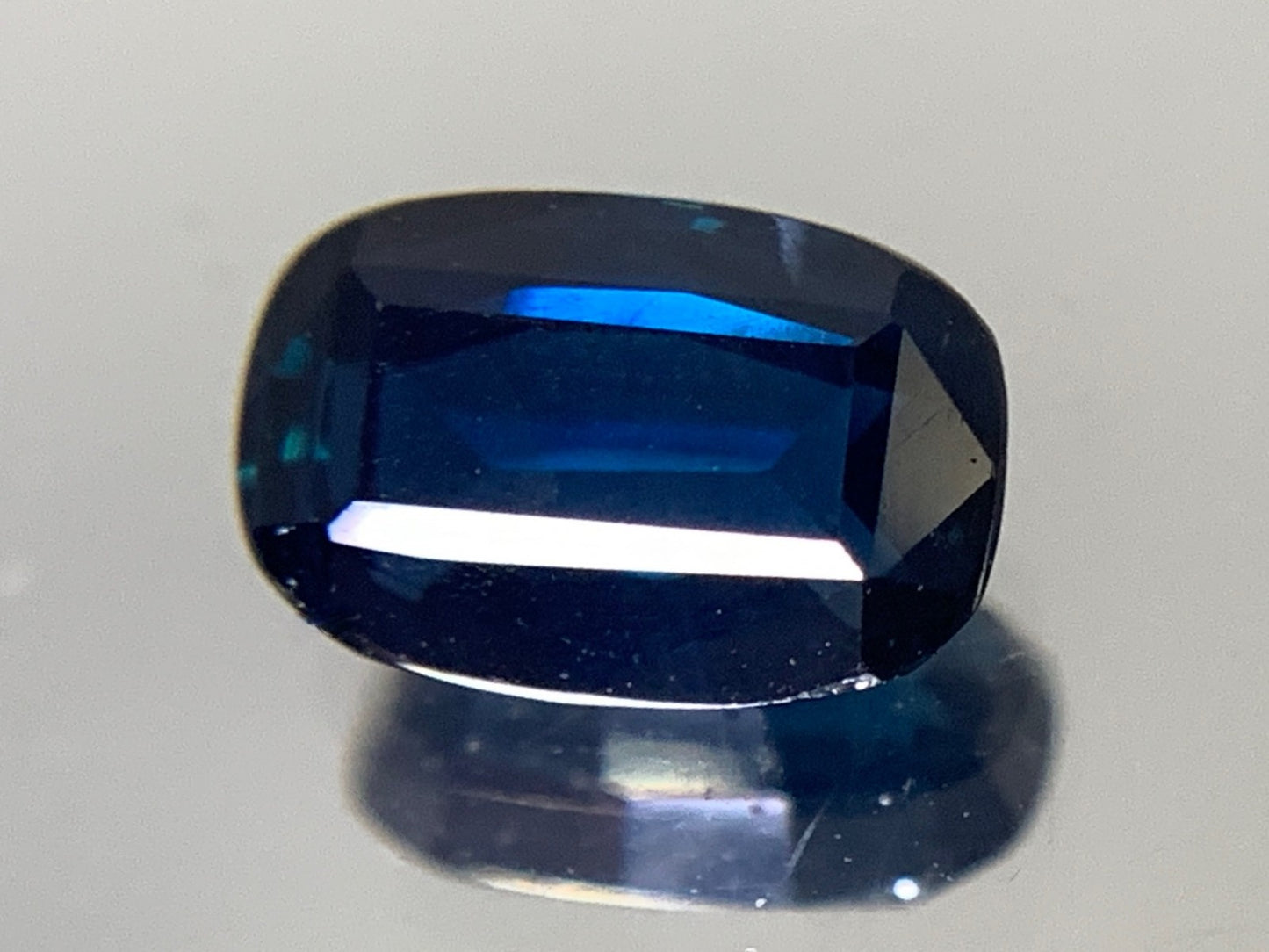 サファイア 1.398ct 宝石ソーティング付き  7.7㎜×5.2㎜×3.1㎜  ルース（ 裸石 ） 1882Y