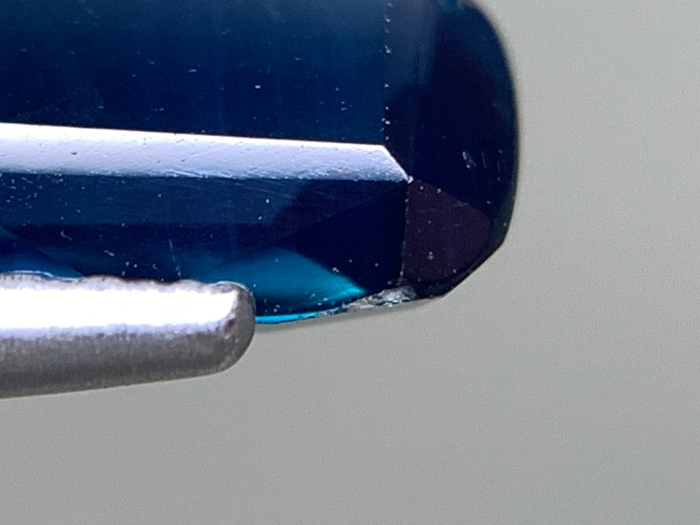 サファイア 1.398ct 宝石ソーティング付き  7.7㎜×5.2㎜×3.1㎜  ルース（ 裸石 ） 1882Y